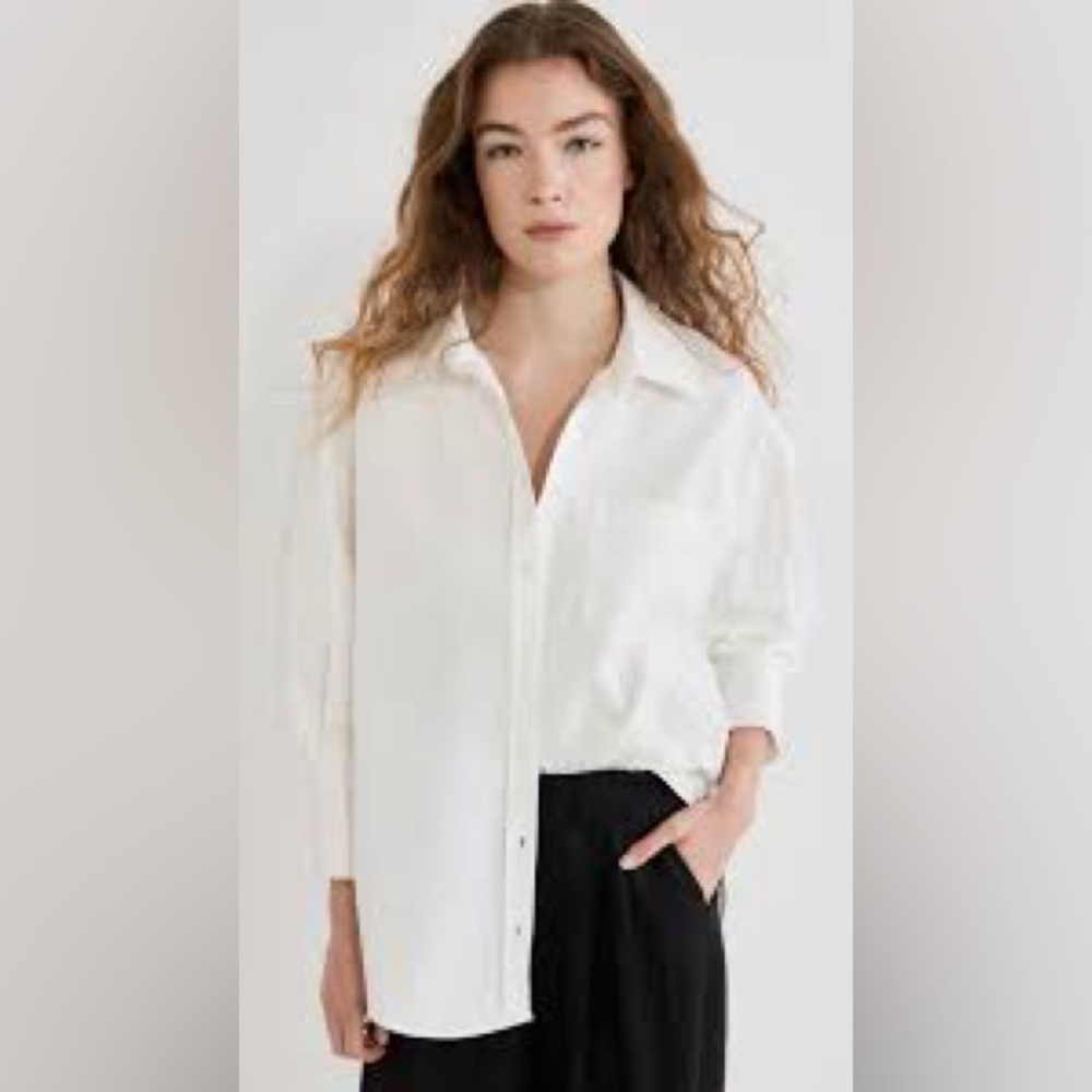 Size XS - ANINE BING white
Mika button down blouse